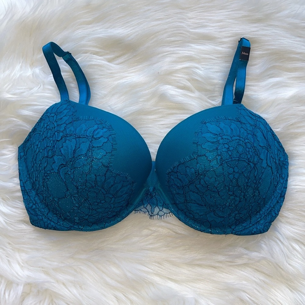 Victoria’s Secret Very Sexy Push Up Underwire Padded Lace Bra. Size 34DD NWT.